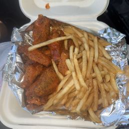 10 peace bone in combo flavors lemon pepper and buffalo mix.