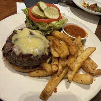 Soco Thornton Park - House-Blend Angus Beef Burger - Southern Near Me - Orlando, Florida Soco Thornton Park - House-Blend Angus Beef Burger - Southern Near Me - Orlando, Florida