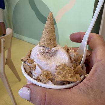 Kate's Ice Cream - Strawberry shortcake - Ice Cream & Frozen Yogurt Near Me - Portland, Oregon