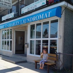 St Charles Laundromat - Very clean Laundromat.
