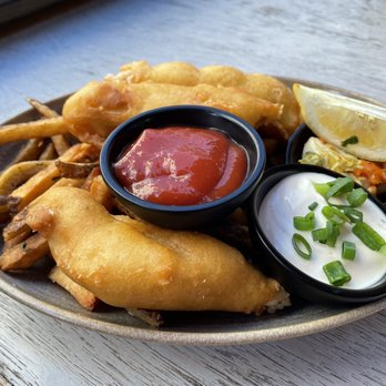 Moku Kitchen - fish and chips - Cocktail Bars Near Me - Honolulu, Hawaii Moku Kitchen - fish and chips - Cocktail Bars Near Me - Honolulu, Hawaii