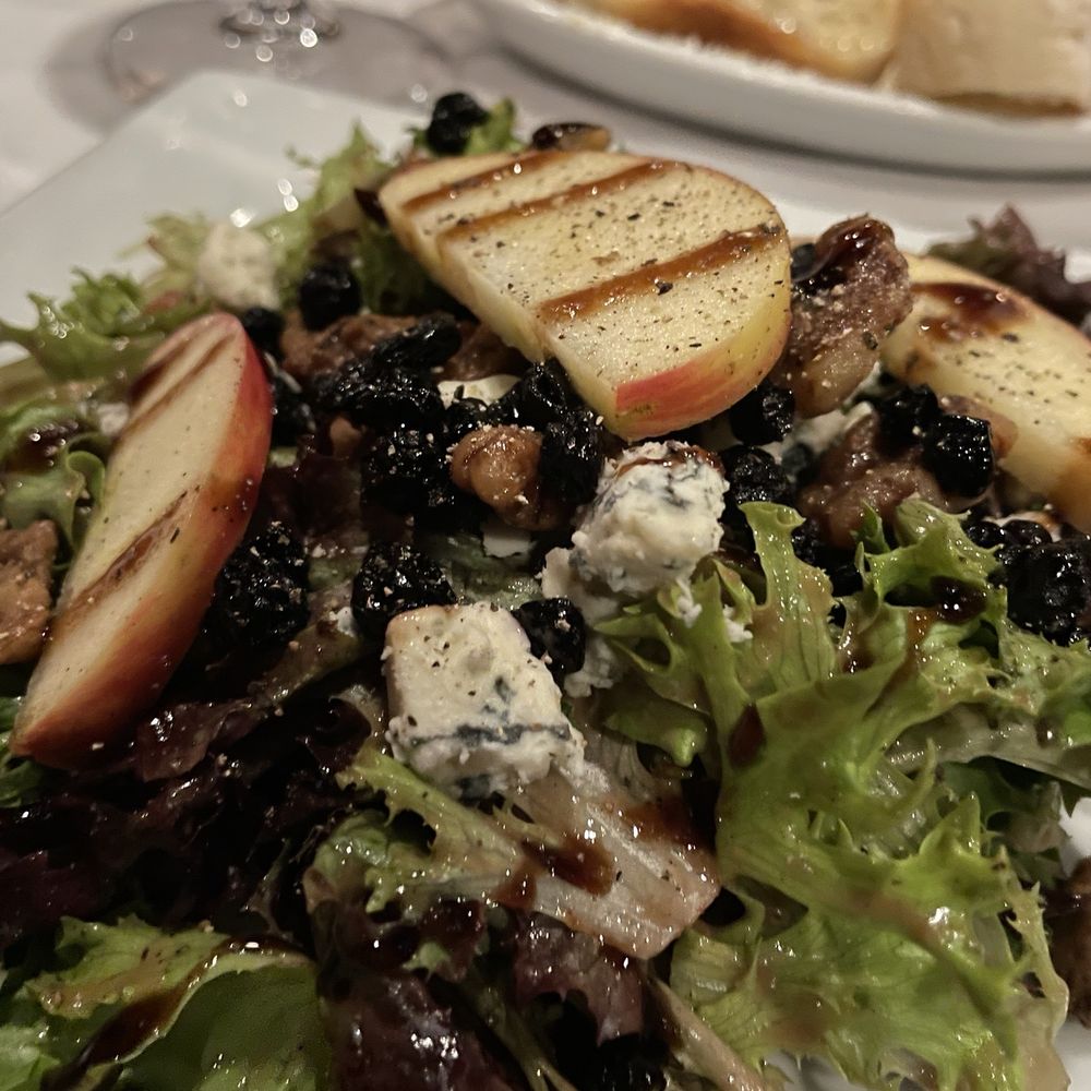 Scampi Grill - Apple and blueberry salad with bleu cheese - Italian Near Me - Vero Beach, Florida Scampi Grill - Apple and blueberry salad with bleu cheese - Italian Near Me - Vero Beach, Florida