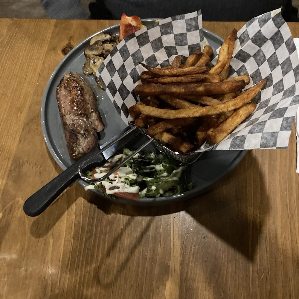 Tel Père Telles Filles - Duck breast - Sports Bars Near Me - Mandeville, Quebec