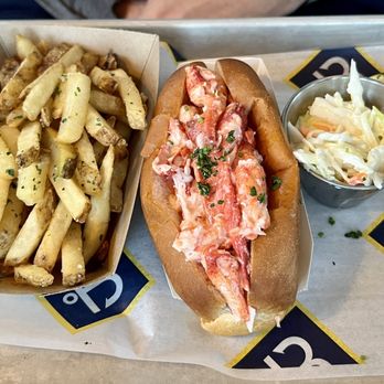The Boathouse Restaurant - Lobster Roll - Seafood Near Me - Kennebunkport, Maine