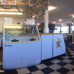 Ronnie D's Drive-In - Interior