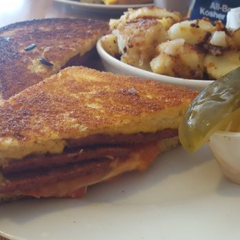 Hali Deli - grilled cheese deluxe - Delicatessen Near Me - Halifax, Nova Scotia