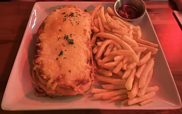 Frenchies Diner by null