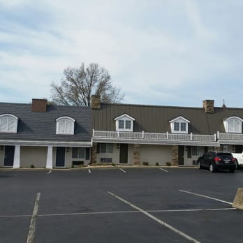 The Village Inn - Good sized lot with easy access to your room - Hotels Near Me - Harrisonburg, Virginia The Village Inn - Good sized lot with easy access to your room - Hotels Near Me - Harrisonburg, Virginia