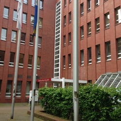 Bezirksamt 4 Ehrenfeld - Direkt neben McFit