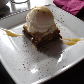 Juana la Loca - millefeuille de dulce de leche con helado - Tapas/Small Plates Near Me - Madrid, M Juana la Loca - millefeuille de dulce de leche con helado - Tapas/Small Plates Near Me - Madrid, M