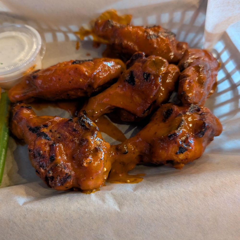 Everett's - Saucey Rossy wings - American Near Me - Omaha, Nebraska