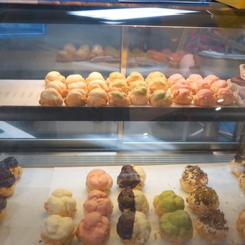 Beard Papa's Koreatown - regular puffs and minis. - Desserts Near Me - Los Angeles, California Beard Papa's Koreatown - regular puffs and minis. - Desserts Near Me - Los Angeles, California