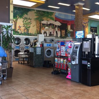 24 Hour Coin Laundry - Wall Art, clean grounds, lots of space, high ceilings - Laundromat Near Me - Los Angeles, California