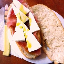 Venta la Laja - Venta La Laja 2-9-18 -- jamon y queso de cabra con aceite de oliva