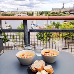 Restaurangen Moderna Museet MoMuMat - fantastic carrot-coconut soup with a view, august 2016