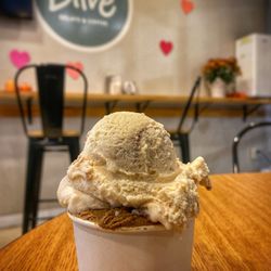Blive Gelato & Coffee - Dulce de Leche w/peanut gelato on top (medium)