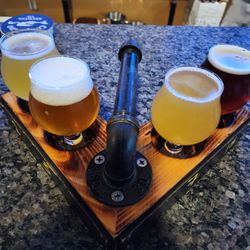 Draft & Vine Taproom & Bottle Shop - Beer flight