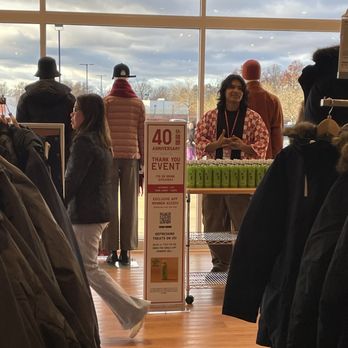Uniqlo - Men's Clothing Near Me - Fairfax, Virginia Uniqlo - Men's Clothing Near Me - Fairfax, Virginia