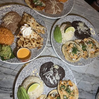 Caló Kitchen + Tequila - Cocktail Bars Near Me - Costa Mesa, California