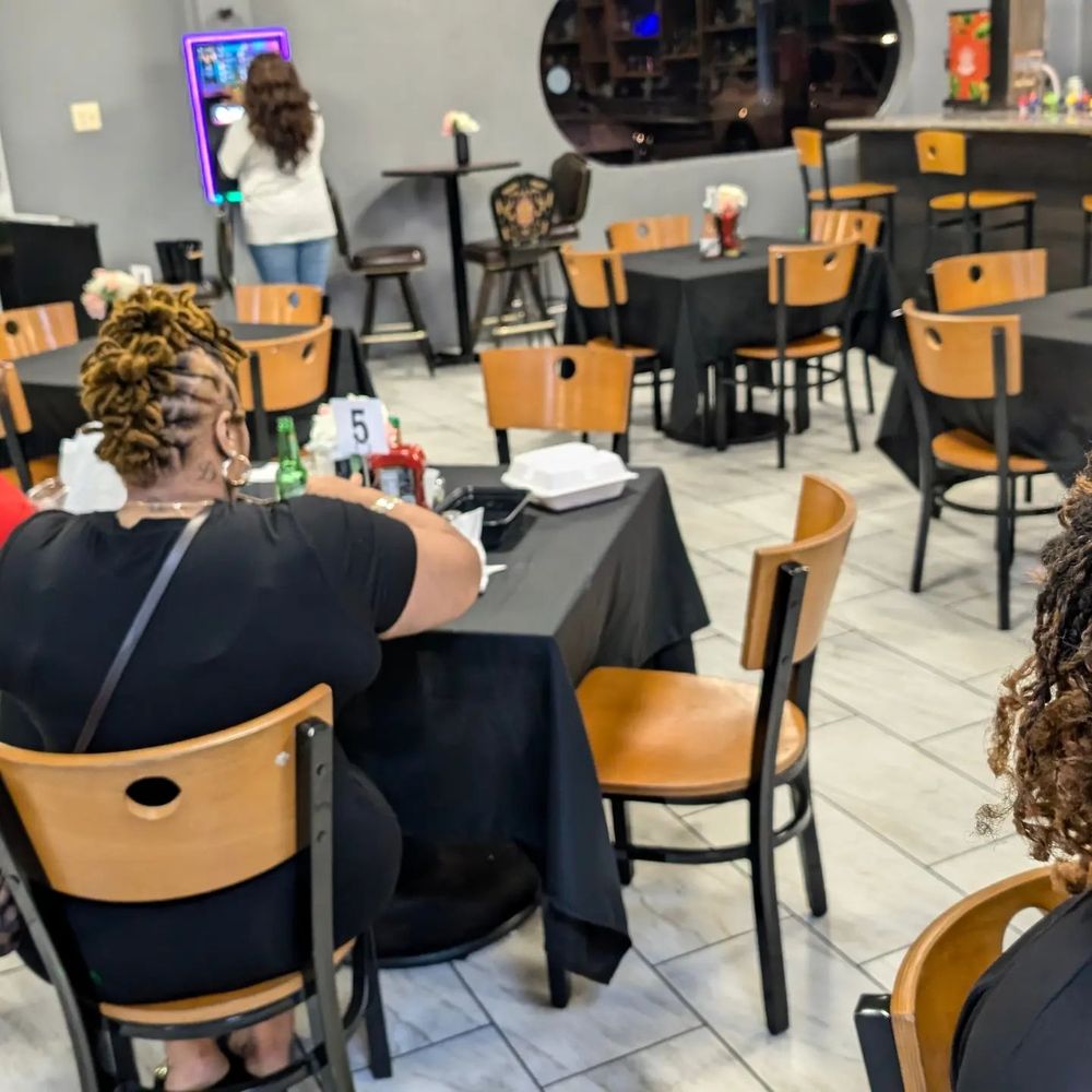 Brittany's Restaurant and Lounge Logo