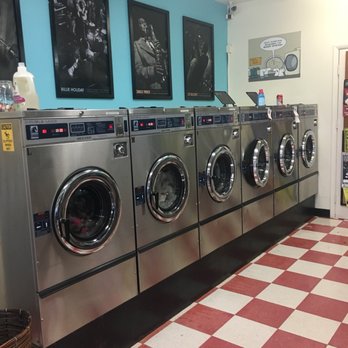 Holiday Laundromat - Laundromat Near Me - Eugene, Oregon