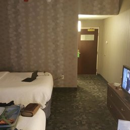 Should have taken this ohot before I set all my stuff down. Not a bad room. Clean and simple. Should have taken this ohot before I set all my stuff down. Not a bad room. Clean and simple.