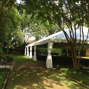 Governor Thomas Bennett House - Wedding reception tent on the lawn at The Governor Thomas Bennett House @EventCoop - Venues & Event Spaces Near Me - Charleston, South Carolina