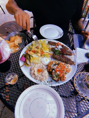 Les Amis Restaurant & Lounge by null