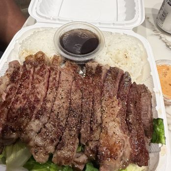 Teppanyaki Farmer - Ribeye with salad and rice. Ponzu sauce and Sriracha with mayo. Ohhh and garlic chips - Teppanyaki Near Me - Honolulu, Hawaii Teppanyaki Farmer - Ribeye with salad and rice. Ponzu sauce and Sriracha with mayo. Ohhh and garlic chips - Teppanyaki Near Me - Honolulu, Hawaii