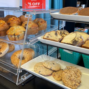 DaéBreak Café - Muffin, bagel, cookie, pie & slices of cake selection - Juice Bars & Smoothies Near Me - Cartersville, Georgia DaéBreak Café - Muffin, bagel, cookie, pie & slices of cake selection - Juice Bars & Smoothies Near Me - Cartersville, Georgia