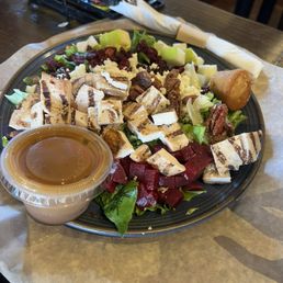 Grilled chicken roasted apple beats salad Grilled chicken roasted apple beats salad
