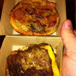 Wendy's - Pretty poor representation of the featured Bacon, Cheese, Mushroom burger on a brioche bun. Burnt bun, a few mushrooms and cold.