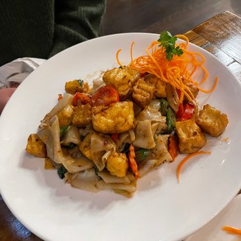 Pama Thai - Tofu drunken noodles - Thai Near Me - Potomac, Maryland Pama Thai - Tofu drunken noodles - Thai Near Me - Potomac, Maryland