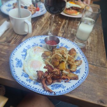 Orange Blossom - Eggs, bacon, potatoes, and a glass of Malbec - Breakfast & Brunch Near Me - Miami Beach, Florida Orange Blossom - Eggs, bacon, potatoes, and a glass of Malbec - Breakfast & Brunch Near Me - Miami Beach, Florida