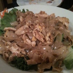 NaRai Thai - Garlic chicken noodles