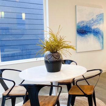 Snap & Stage - Staged modern dining room - Home Staging Near Me Snap & Stage - Staged modern dining room - Home Staging Near Me