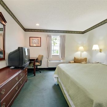 Days Inn by Wyndham Lisbon - 1 Bed Guest Room - Hotels Near Me - Lisbon, Ohio Days Inn by Wyndham Lisbon - 1 Bed Guest Room - Hotels Near Me - Lisbon, Ohio