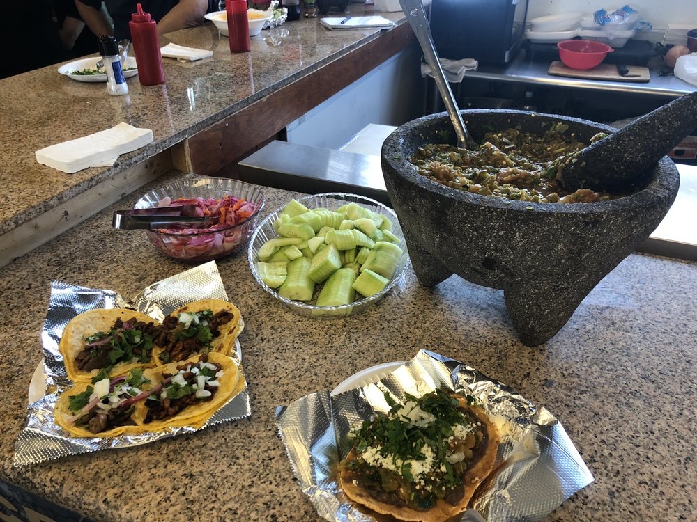 Taqueria Los Bolis Logo