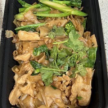 Hom Mali By The Nood Bar - Pad See Ew with chicken - Noodles Near Me - San Diego, California