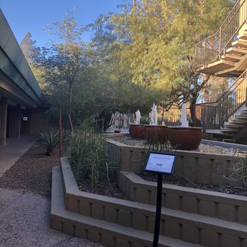 DoubleTree by Hilton Hotel Phoenix Tempe - Coming from the lobby - Hotels Near Me - Tempe, Arizona