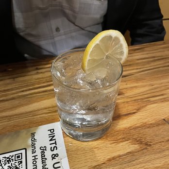 Pints & Union - Vodka water lemon - Pubs Near Me - New Albany, Indiana