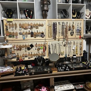 Nouveau Chapeau - Used, Vintage & Consignment Near Me - Charlotte, North Carolina Nouveau Chapeau - Used, Vintage & Consignment Near Me - Charlotte, North Carolina