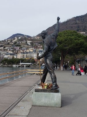 Statue de Freddie Mercury by null