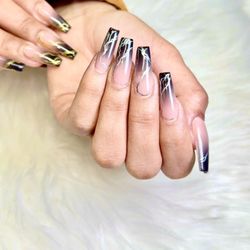 Gloss + Glow Nails Bar - Gelx airbrush