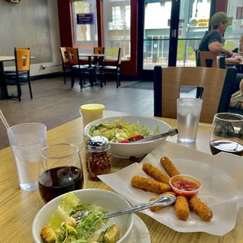 Fratelli's Pizza Kitchen - Caesar, mozzarella sticks, wine - Pizza Near Me - Henderson, Nevada