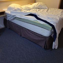 Ace Western Motel - Old mattress sloping inward