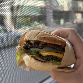 Gotcha Burger - There Duece Duece burger - Food Trucks Near Me - Eugene, Oregon