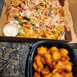 Luk's Bar and Grill - Nachos and cauliflower wings