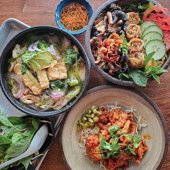 Do Chay - Mushroom Vermicelli, Vegan Pho, and Uncle Hing's Wings - Vietnamese Near Me - Vancouver, British Columbia