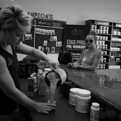 Presizion Nutrition - Jen making smoothies behind the Pres Nutra Bar.